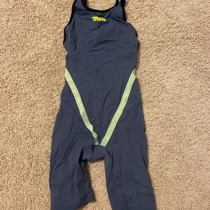 Arena Carbon Flex Size 30